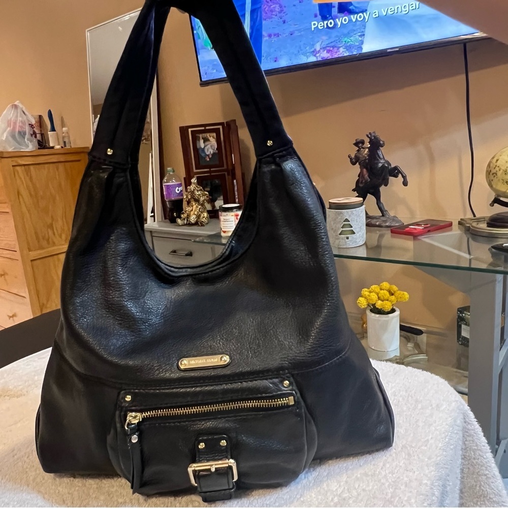 Michael Kors Austin Large Black Shoulder Bag Purse Full-Grain Leather Front zip